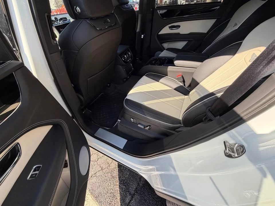 2023 Bentley Bentayga - Image 12 of 17