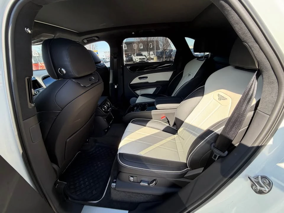 2023 Bentley Bentayga - Image 13 of 17