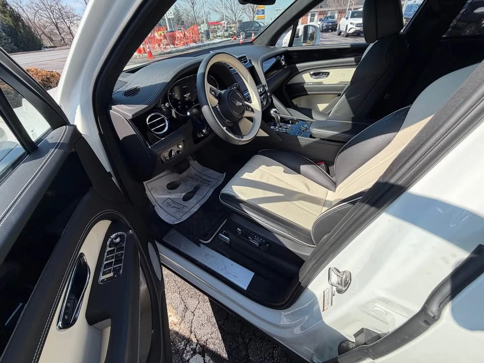 2023 Bentley Bentayga - Image 15 of 17