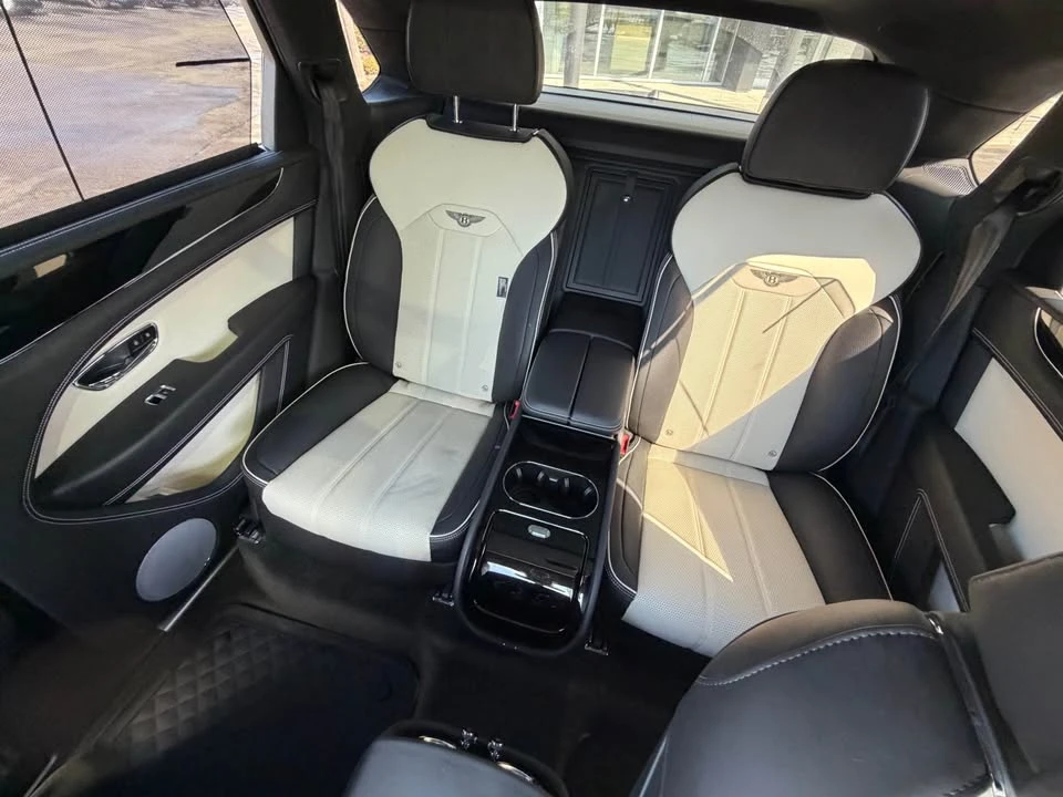 2023 Bentley Bentayga - Image 11 of 17