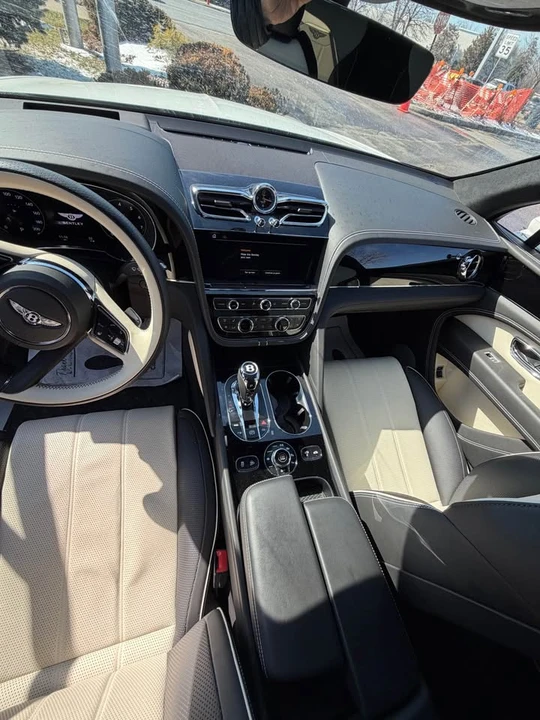 2023 Bentley Bentayga - Image 9 of 17