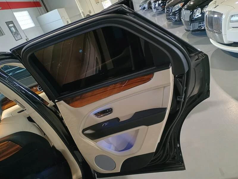 2023 Bentley Bentayga - Image 15 of 16