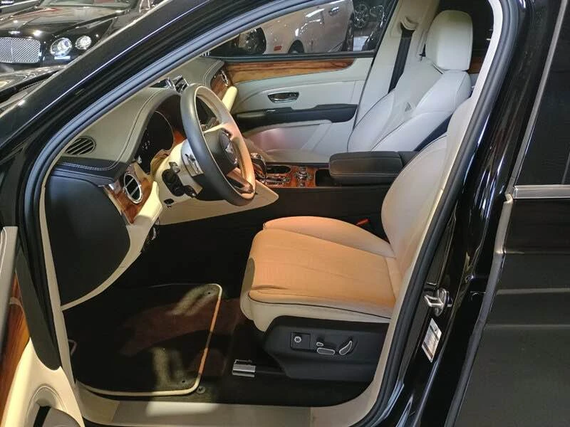 2023 Bentley Bentayga - Image 7 of 16