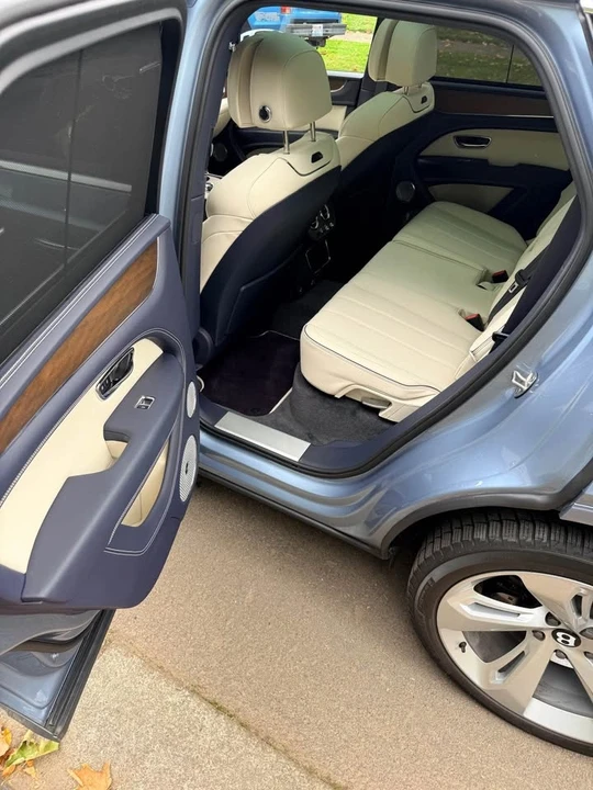 2023 Bentley Bentayga - Image 8 of 19