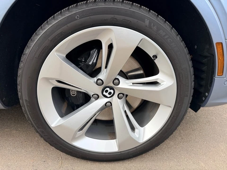2023 Bentley Bentayga - Image 19 of 19