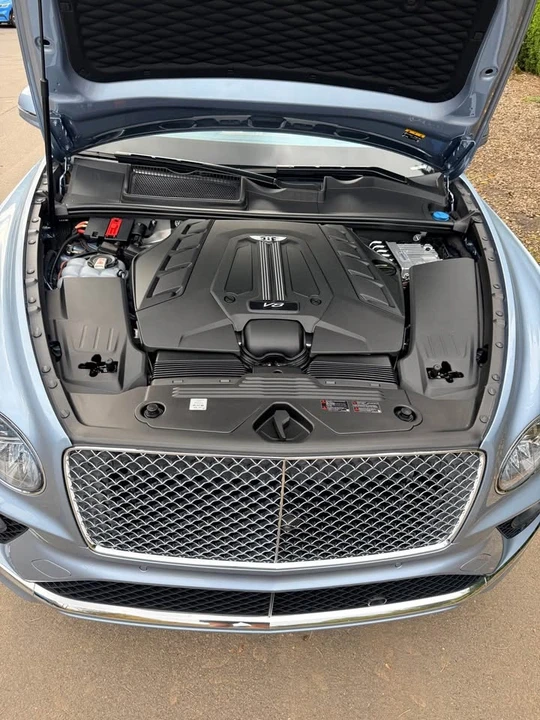 2023 Bentley Bentayga - Image 11 of 19