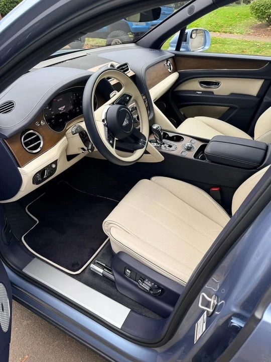 2023 Bentley Bentayga - Image 3 of 19