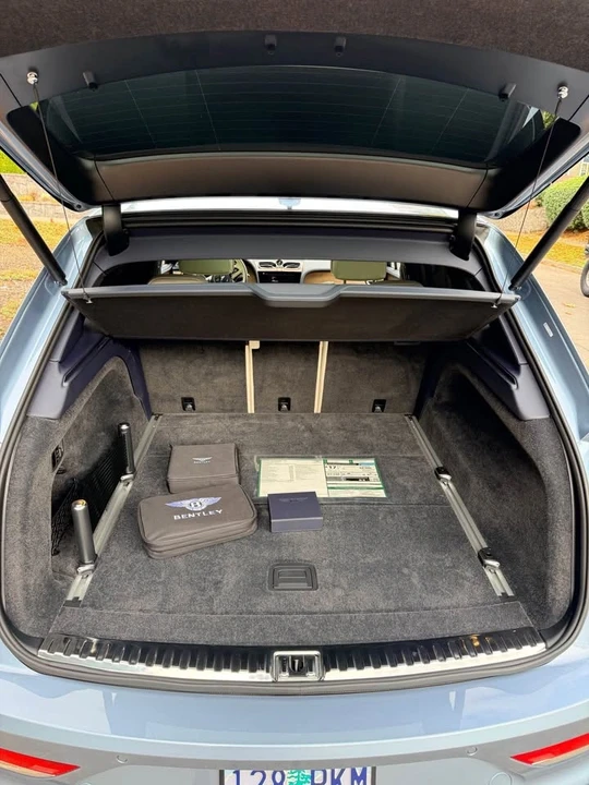 2023 Bentley Bentayga - Image 9 of 19