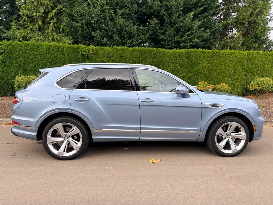 2023 Bentley Bentayga - Image 13 of 19