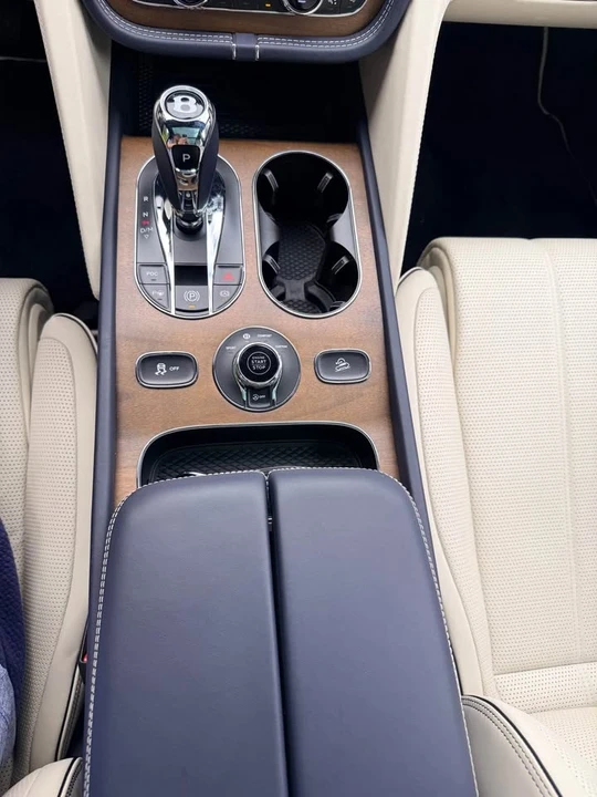 2023 Bentley Bentayga - Image 7 of 19