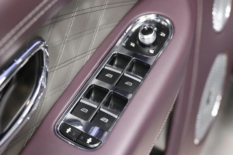 2023 Bentley Bentayga - Image 12 of 20