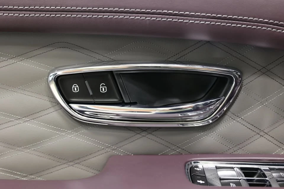 2023 Bentley Bentayga - Image 11 of 20