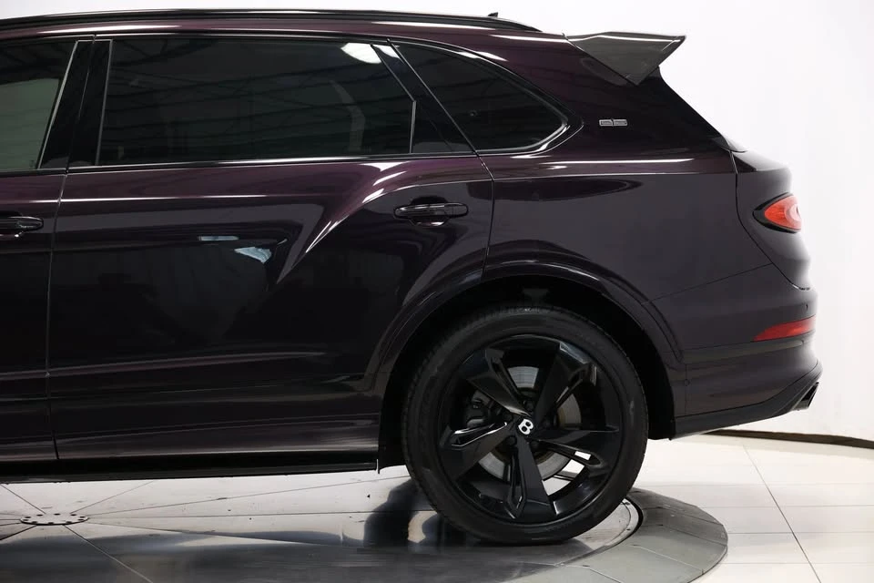 2023 Bentley Bentayga - Image 9 of 20