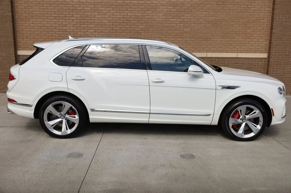 2023 Bentley Bentayga - Image 7 of 20