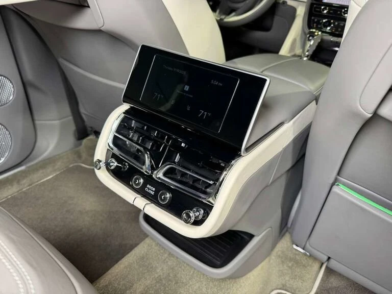 2023 Bentley Bentayga - Image 8 of 13