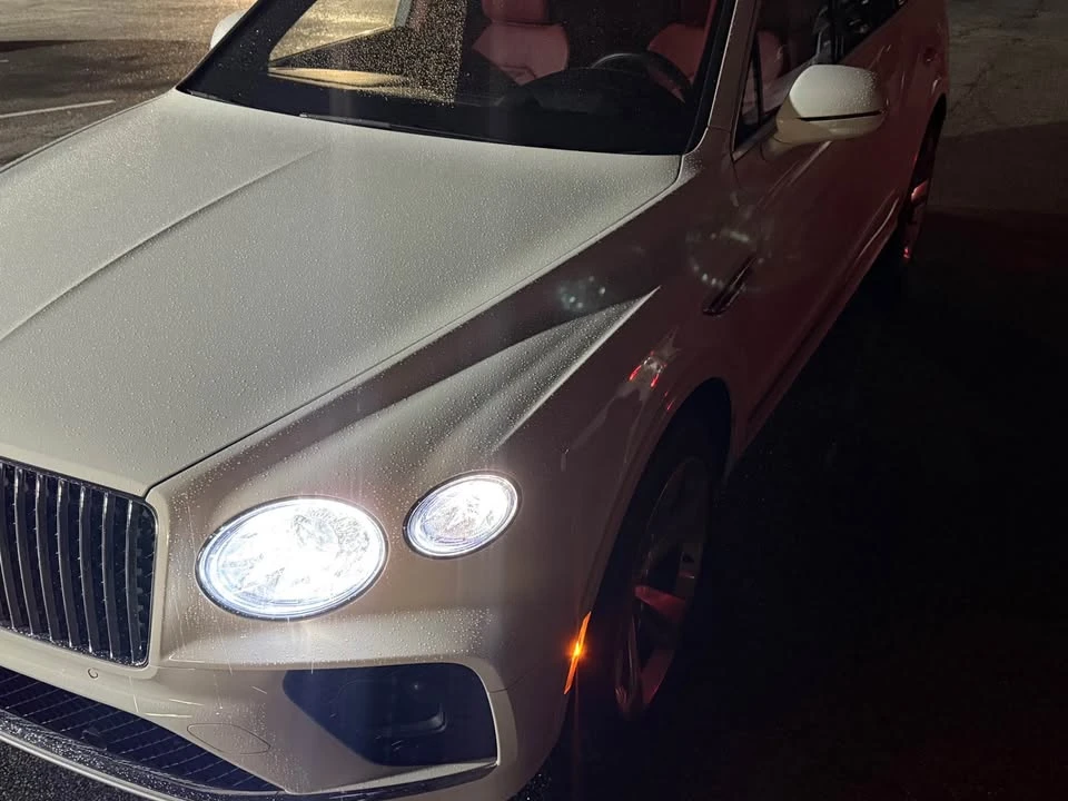 2023 Bentley Bentayga - Image 7 of 9