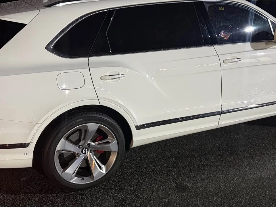 2023 Bentley Bentayga - Image 3 of 9