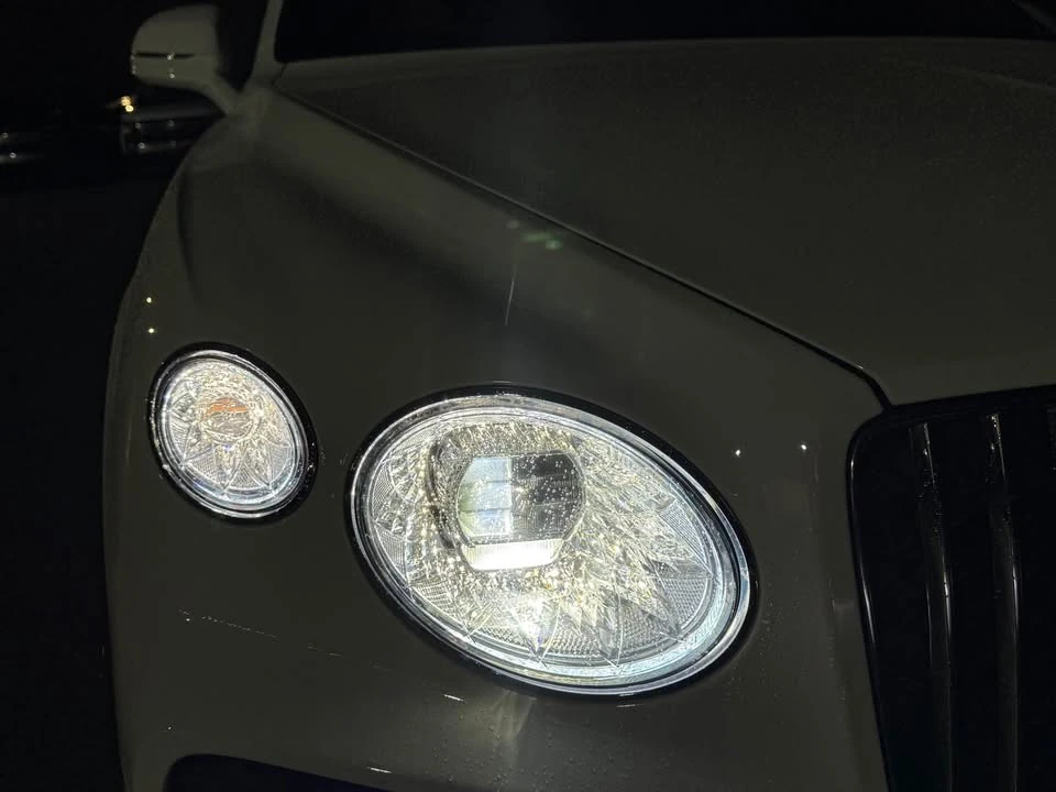 2023 Bentley Bentayga - Image 8 of 9