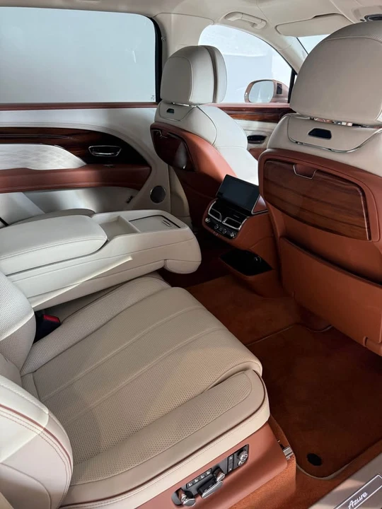 2023 Bentley Bentayga - Image 10 of 13