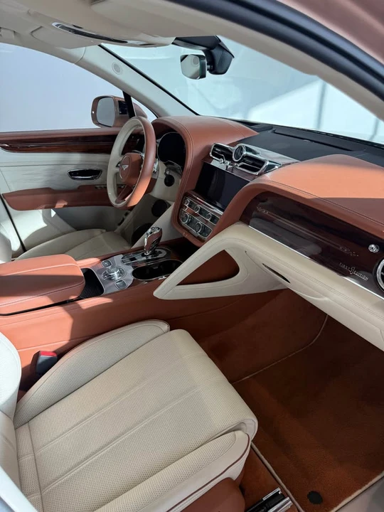 2023 Bentley Bentayga - Image 8 of 13