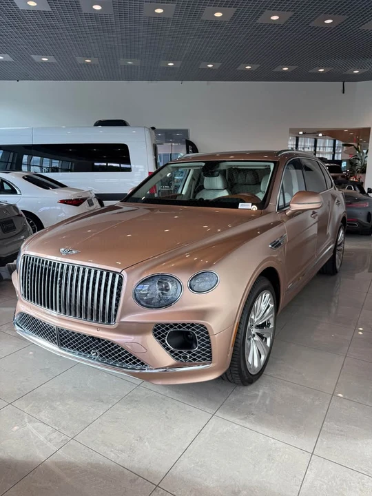 2023 Bentley Bentayga - Image 2 of 13