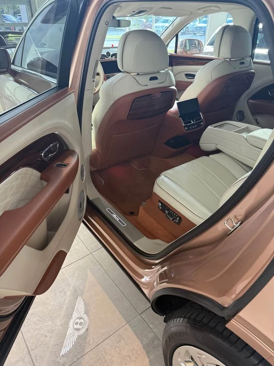 2023 Bentley Bentayga - Image 12 of 13