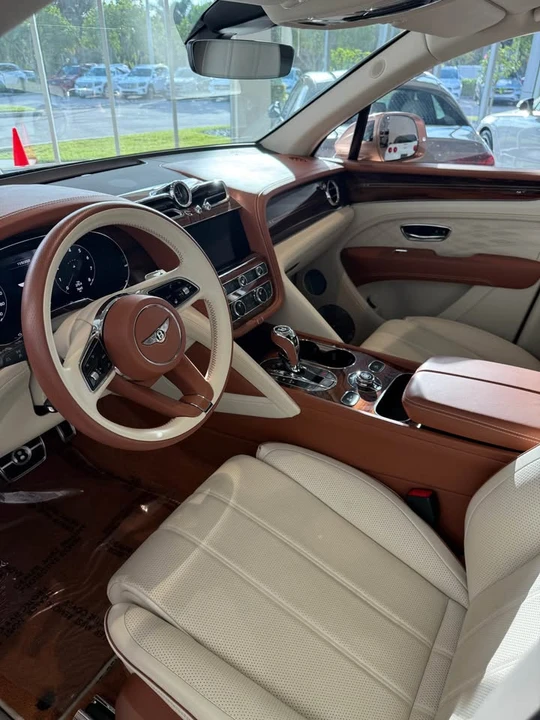 2023 Bentley Bentayga - Image 6 of 13