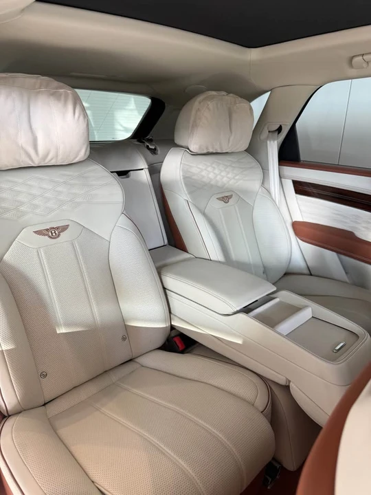 2023 Bentley Bentayga - Image 11 of 13