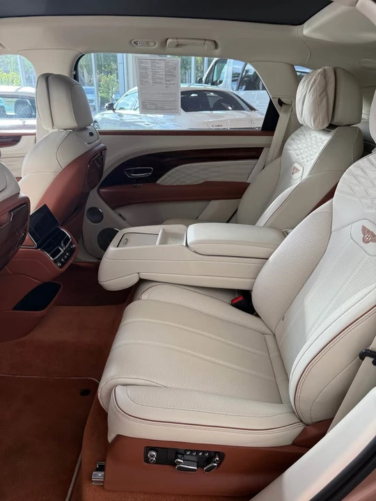 2023 Bentley Bentayga - Image 13 of 13