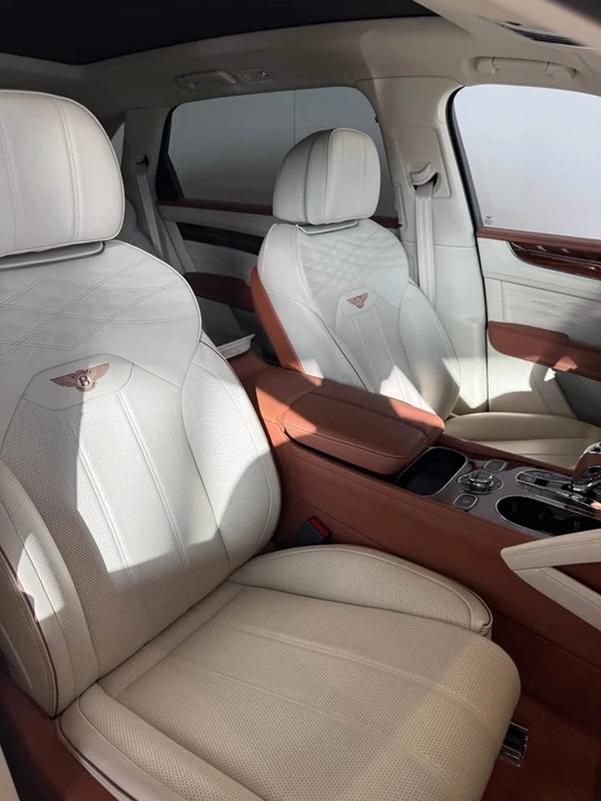 2023 Bentley Bentayga - Image 9 of 13