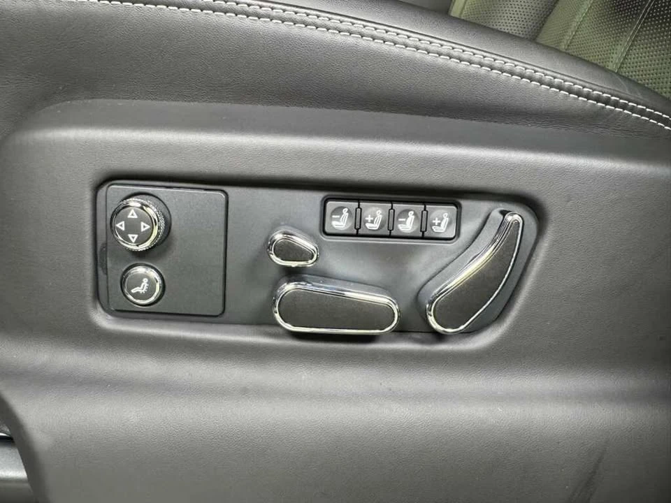 2023 Bentley Bentayga - Image 17 of 18