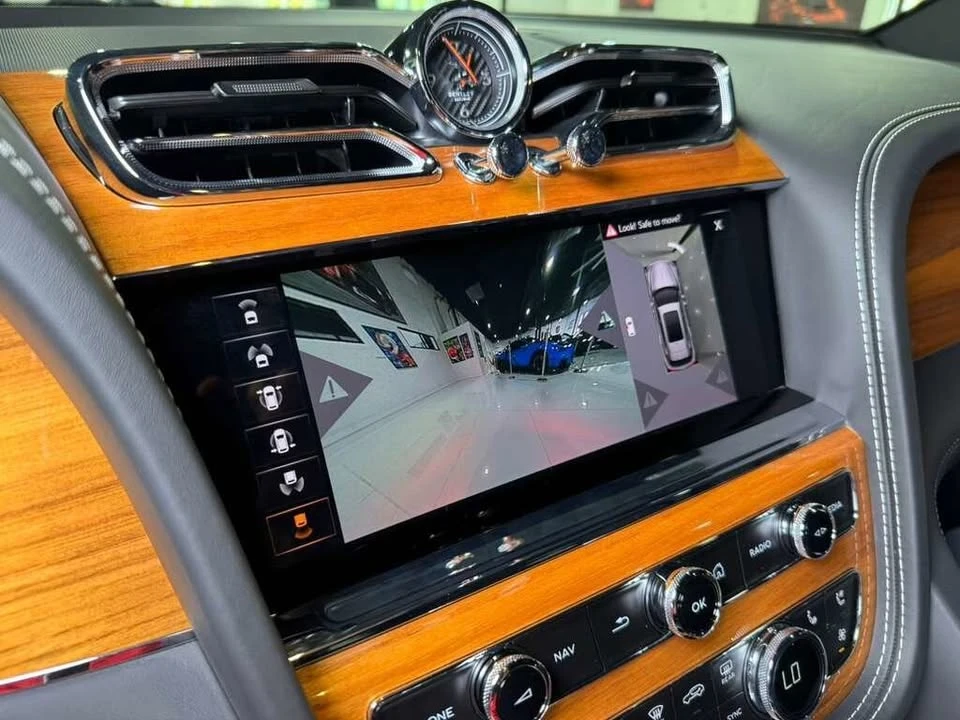 2023 Bentley Bentayga - Image 7 of 18