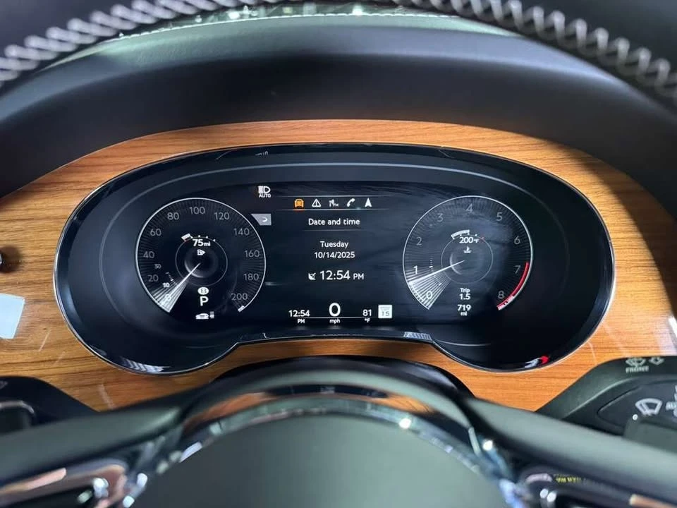 2023 Bentley Bentayga - Image 8 of 18