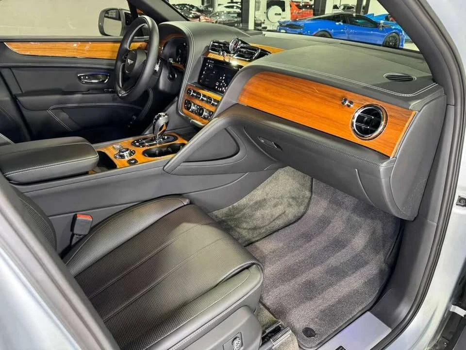 2023 Bentley Bentayga - Image 13 of 18