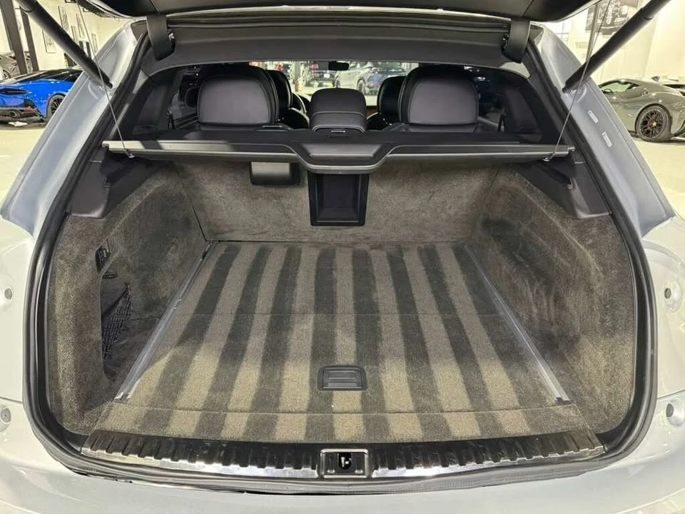 2023 Bentley Bentayga - Image 15 of 18