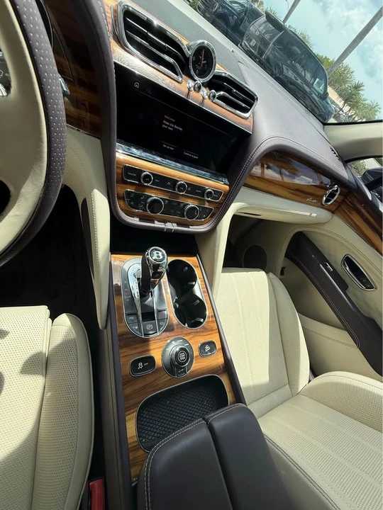 2023 Bentley Bentayga - Image 8 of 20