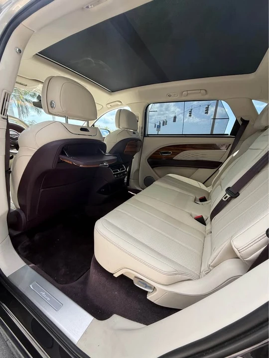 2023 Bentley Bentayga - Image 15 of 20