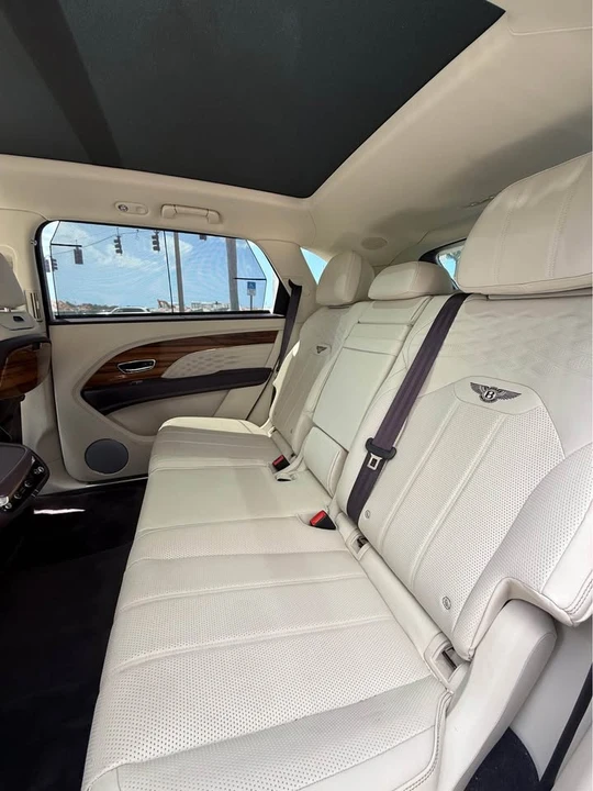 2023 Bentley Bentayga - Image 13 of 20