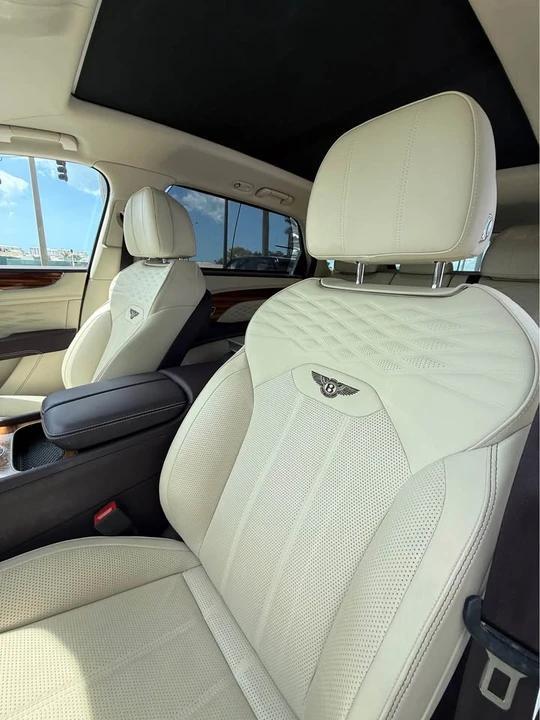 2023 Bentley Bentayga - Image 7 of 20