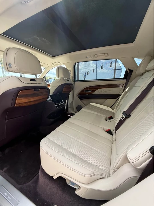 2023 Bentley Bentayga - Image 17 of 20