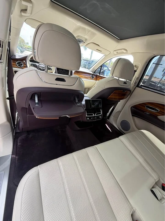 2023 Bentley Bentayga - Image 14 of 20