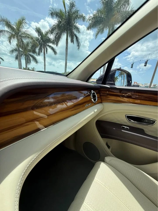 2023 Bentley Bentayga - Image 10 of 20