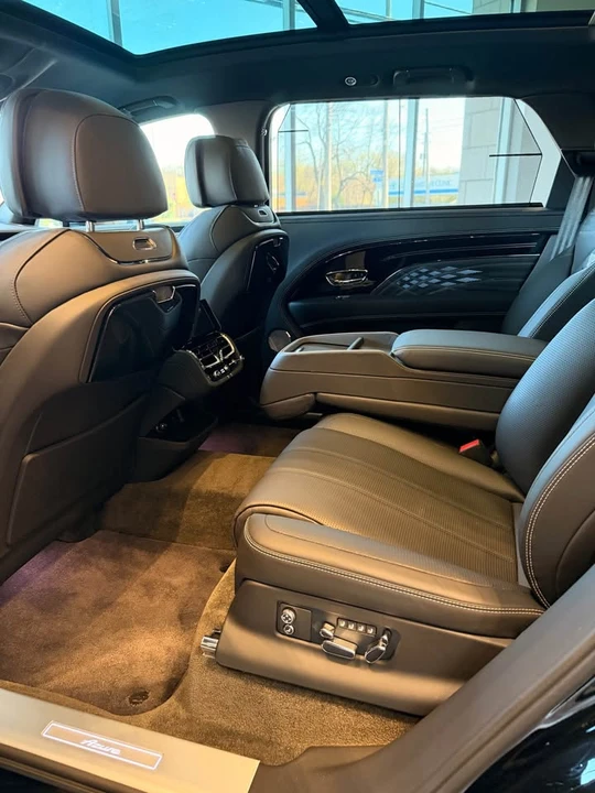 2023 Bentley Bentayga - Image 10 of 11