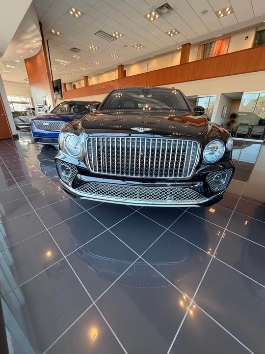 2023 Bentley Bentayga - Image 2 of 11