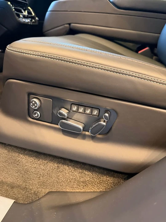 2023 Bentley Bentayga - Image 9 of 11