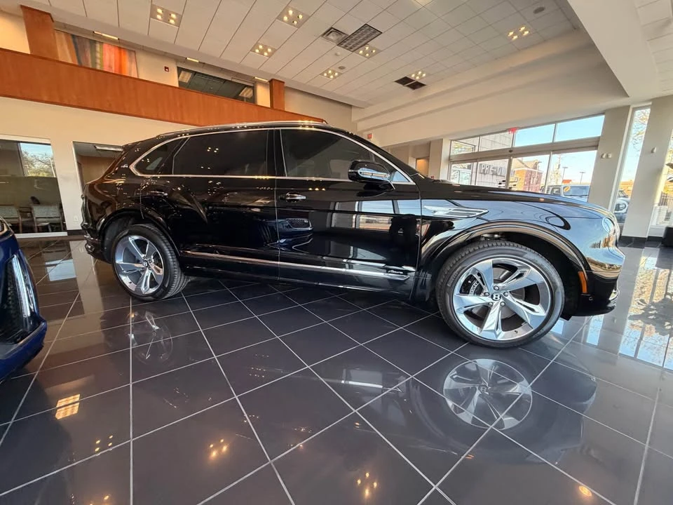2023 Bentley Bentayga - Image 3 of 11