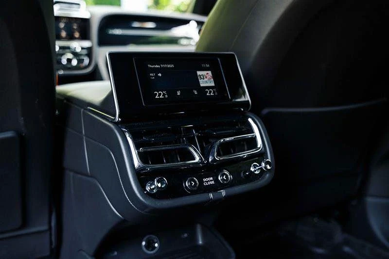 2023 Bentley Bentayga - Image 15 of 15