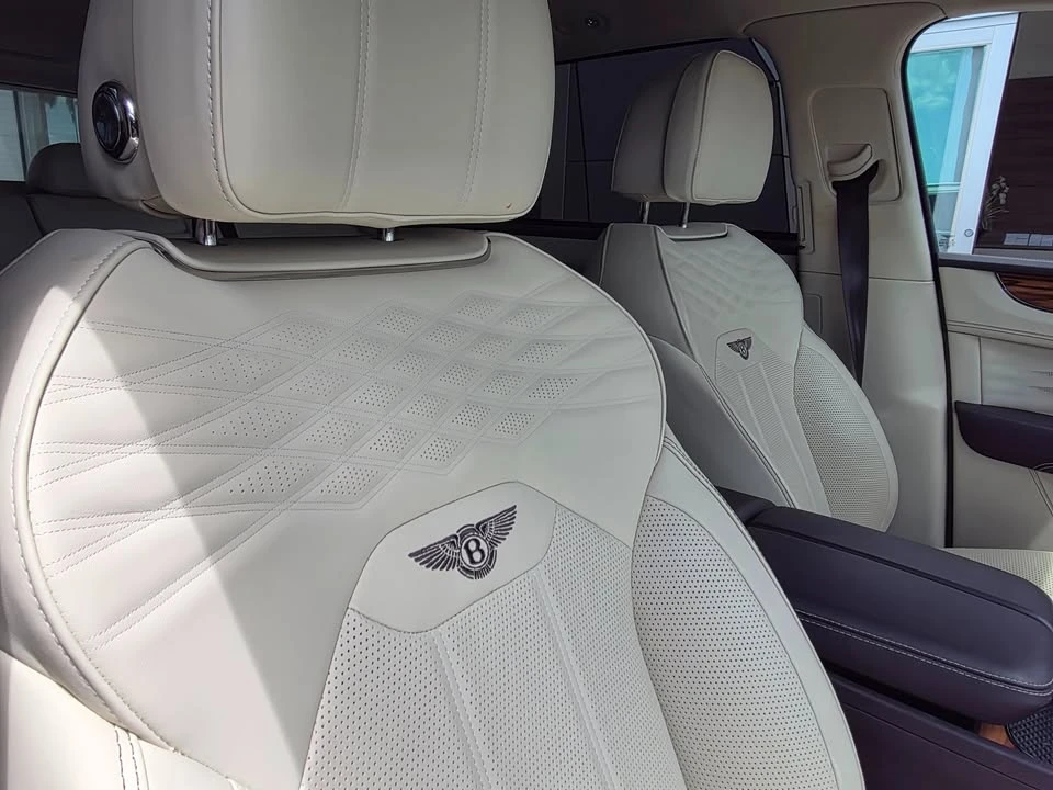 2023 Bentley Bentayga - Image 19 of 19
