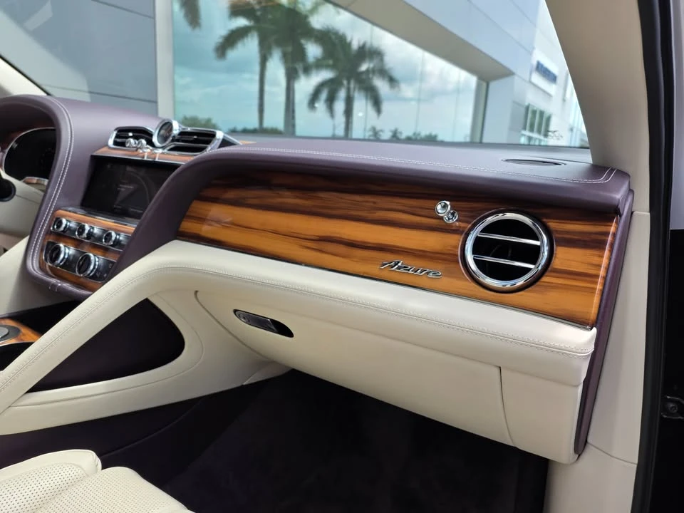 2023 Bentley Bentayga - Image 15 of 19