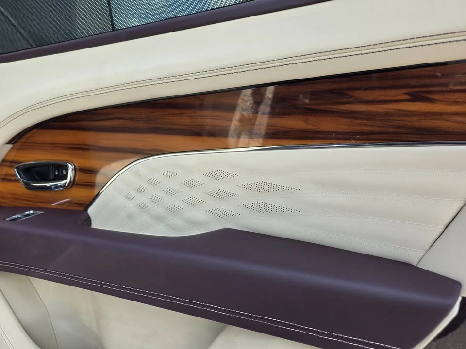 2023 Bentley Bentayga - Image 14 of 19
